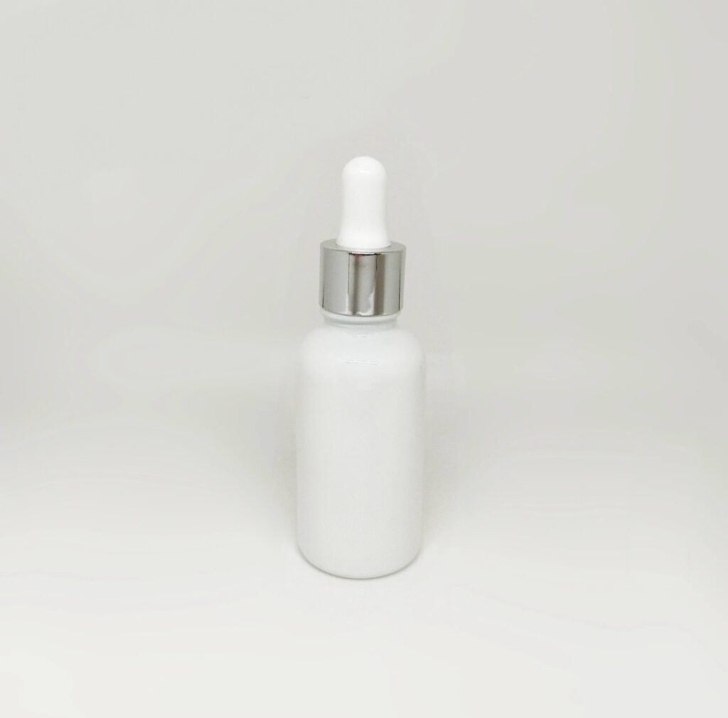 شیشه قطره چکان سفید 30 میلی لیتر مناسب اسانس و سرم پوست با درب ضدنشت