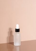 شیشه ۳۰ میلی‌لیتر مات با قطره‌چکان مناسب اسانس و روغن گیاهی