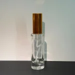 بطری شیشه‌ای ۵۰ میل با پمپ غلیظ پاش مسی مناسب برای لوسیون، سرم و تونرهای آرایشی